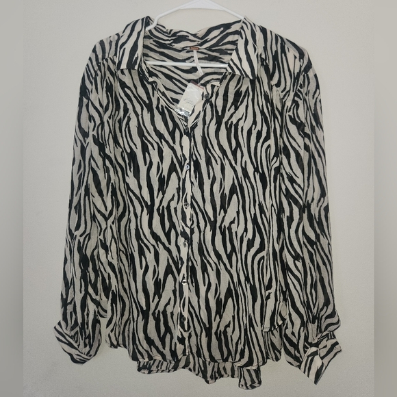 Nwt free people Zebra print flowy long sleeve button down shirt size medium - Picture 4 of 9